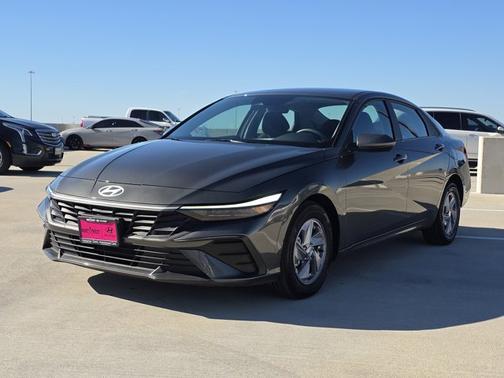 2024 Hyundai ELANTRA SE