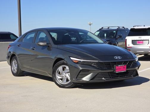 2024 Hyundai ELANTRA SE
