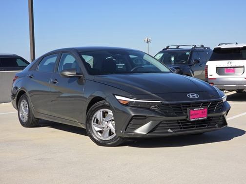2024 Hyundai ELANTRA SE