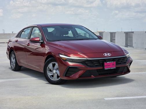 2024 Hyundai ELANTRA SE