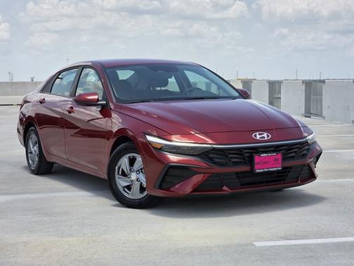2024 Hyundai ELANTRA SE