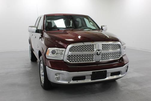 Photo 2 of 36 of 2017 RAM 1500 Laramie