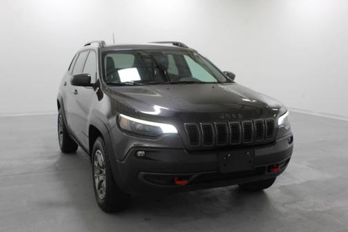 Photo 2 of 32 of 2020 Jeep Cherokee Trailhawk
