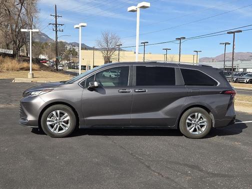 2022 Toyota Sienna Limited