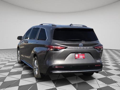 2022 Toyota Sienna Limited