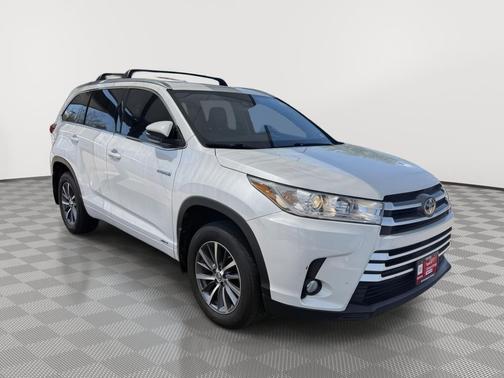 Blizzard Pearl 2017 Toyota Highlander Hybrid XLE