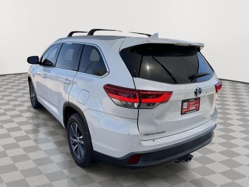 Blizzard Pearl 2017 Toyota Highlander Hybrid XLE