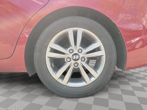 Scarlet Red Pearl 2017 Hyundai ELANTRA SE