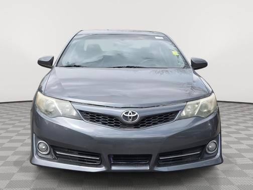 Magnetic Gray Metallic 2014 Toyota Camry SE