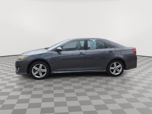 Magnetic Gray Metallic 2014 Toyota Camry SE