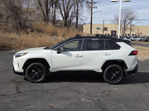 2022 Toyota RAV4 Hybrid SE