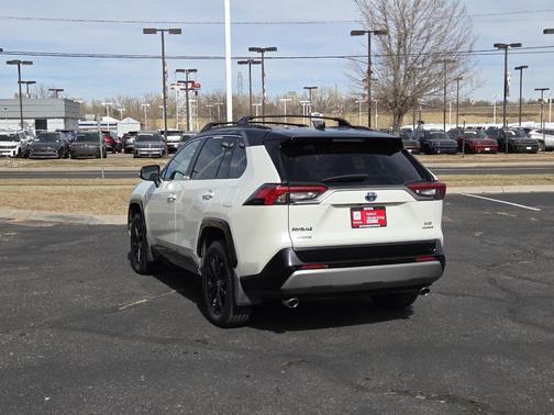 2022 Toyota RAV4 Hybrid SE