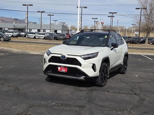 2022 Toyota RAV4 Hybrid SE