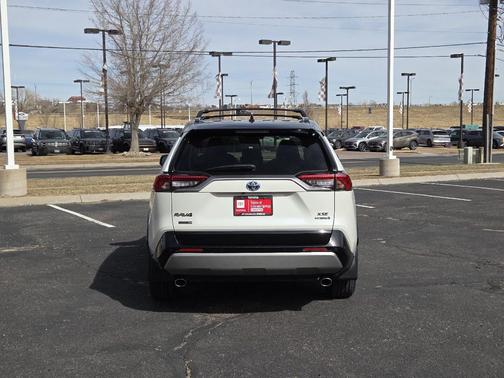 2022 Toyota RAV4 Hybrid SE