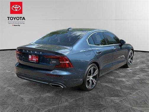 2022 Volvo S60 B5 Inscription