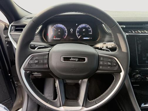 Silver Zynith 2025 Jeep Grand Cherokee Laredo