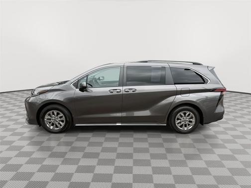 Predawn Gray Mica 2022 Toyota Sienna XLE