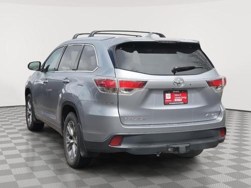 Silver Sky Metallic 2014 Toyota Highlander XLE