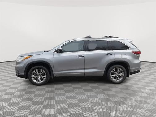 Silver Sky Metallic 2014 Toyota Highlander XLE