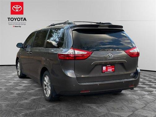 2017 Toyota Sienna XLE