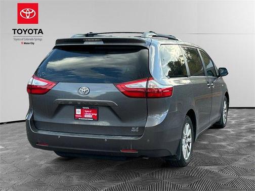 2017 Toyota Sienna XLE