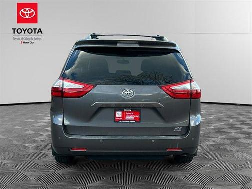 2017 Toyota Sienna XLE