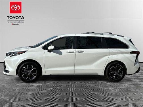 2025 Toyota Sienna Platinum
