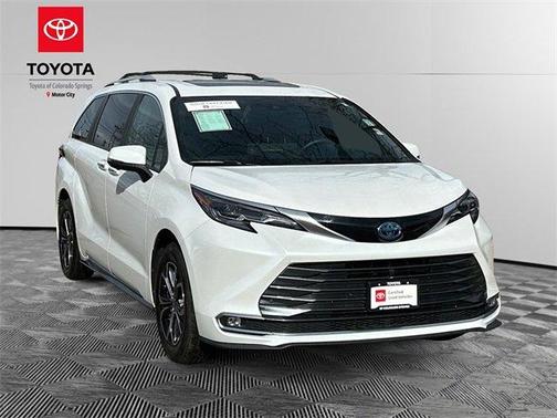 2025 Toyota Sienna Platinum 7 Passenger