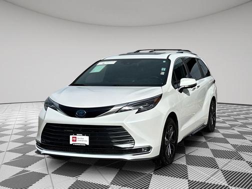 2025 Toyota Sienna Platinum
