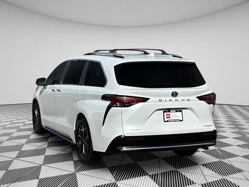 2025 Toyota Sienna Platinum