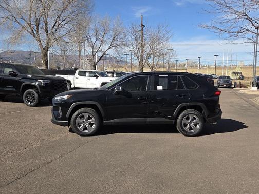 2025 Toyota RAV4 Hybrid SE