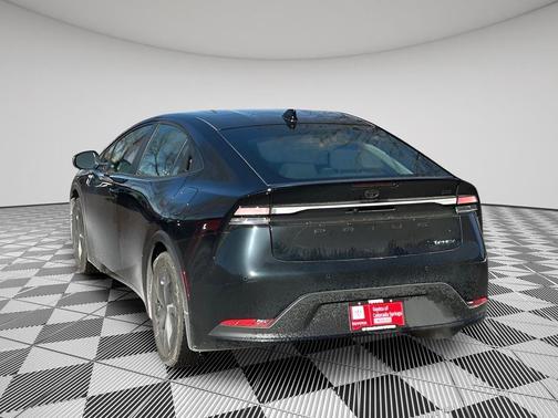 2025 Toyota Prius Plug-In Hybrid SE