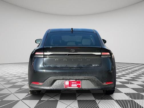 2025 Toyota Prius Plug-In Hybrid SE