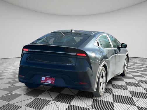 2025 Toyota Prius Plug-In Hybrid SE