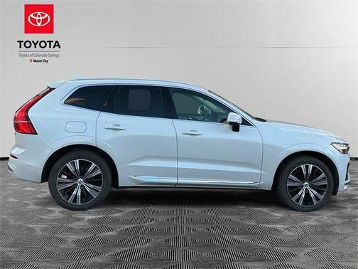 2023 Volvo XC60 B5 Plus Bright Theme
