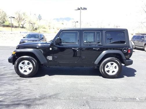 Photo 5 of 22 of 2018 Jeep Wrangler Unlimited Sport