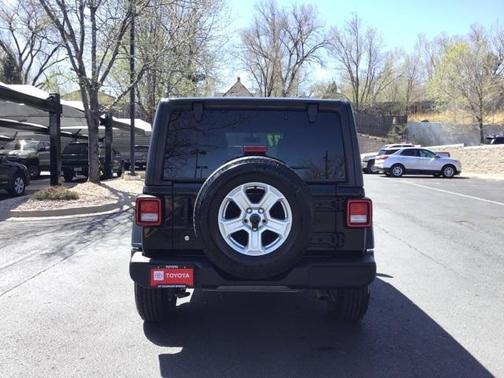 Photo 4 of 22 of 2018 Jeep Wrangler Unlimited Sport