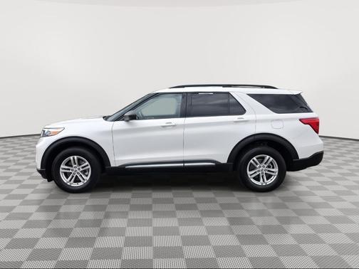 Star White Metallic Tri-Coat 2023 Ford Explorer XLT