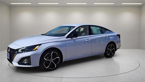 2025 Nissan Altima SR FWD