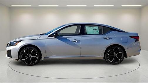 2025 Nissan Altima SR FWD