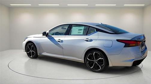 2025 Nissan Altima SR FWD