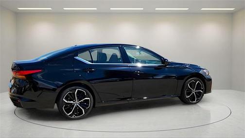 2025 Nissan Altima SR FWD