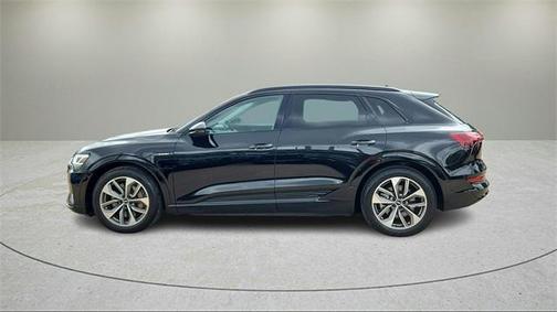 2021 Audi e-tron Premium Plus