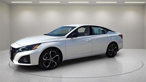 2025 Nissan Altima SR FWD