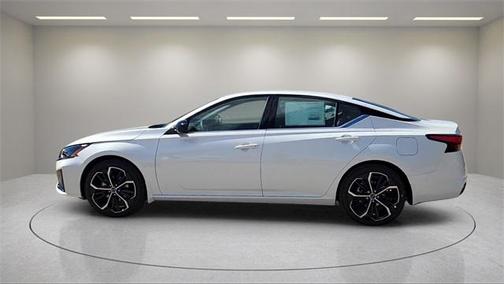 2025 Nissan Altima SR FWD