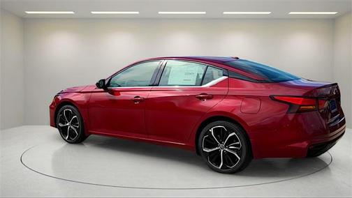 2025 Nissan Altima SR FWD