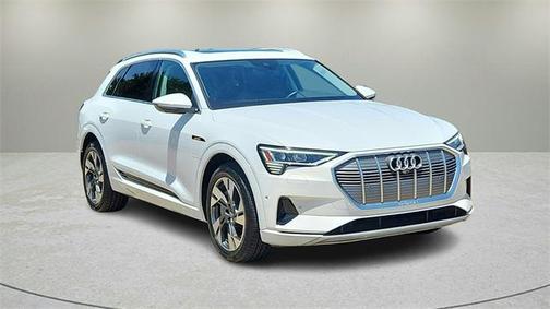 2021 Audi e-tron Premium Plus