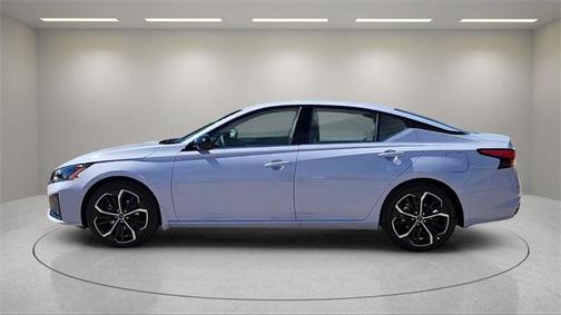 2025 Nissan Altima SR FWD