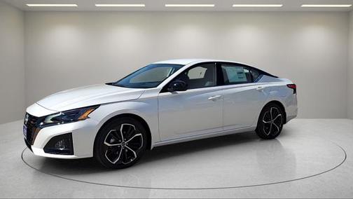 Pearl White Tricoat 2025 Nissan Altima SR FWD