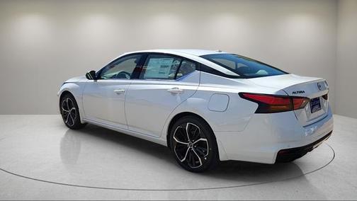 Pearl White Tricoat 2025 Nissan Altima SR FWD